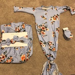 Lou Lou and company NB Gown/blanket/bow/mittens